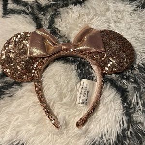 Sequin Rose Good Ears
